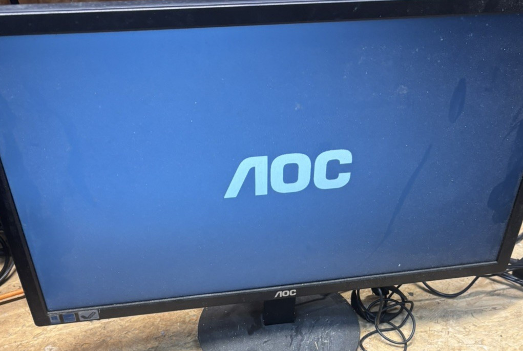 AOC LED Monitor E2280SW   21.5” (SEE PICTURES) NO ADAPTER