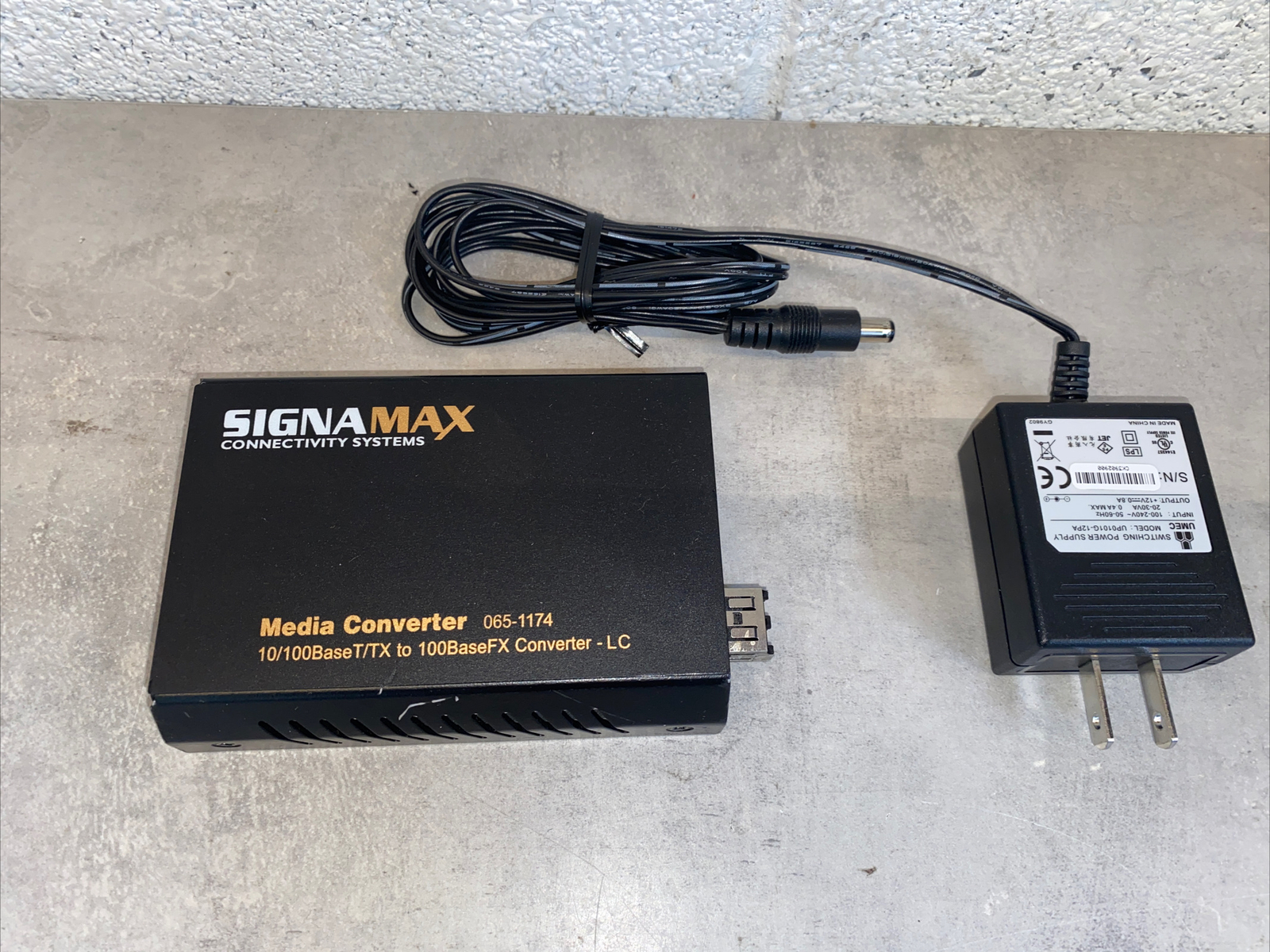 Signamax Fiber Optic Media Converter with Power Adapter (PN: 065-1174)