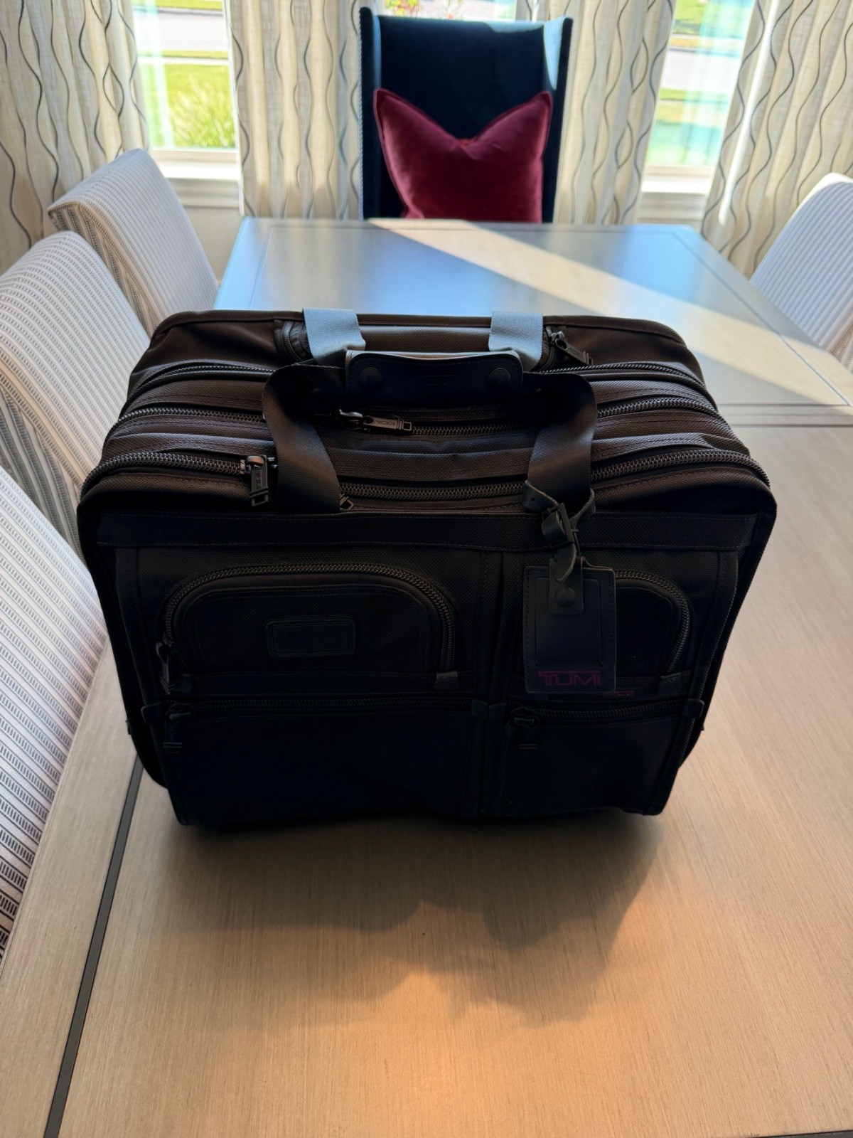 Tumi Alpha Deluxe rolling laptop bag 26104DH - excellent condition .