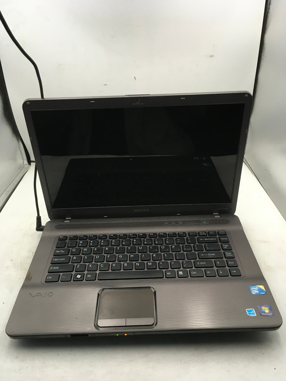 SONY VAIO PCG 7184L - FOR PARTS - INTEL CORE 2 DUO - NO RAM - READ DESCRRIP - BB