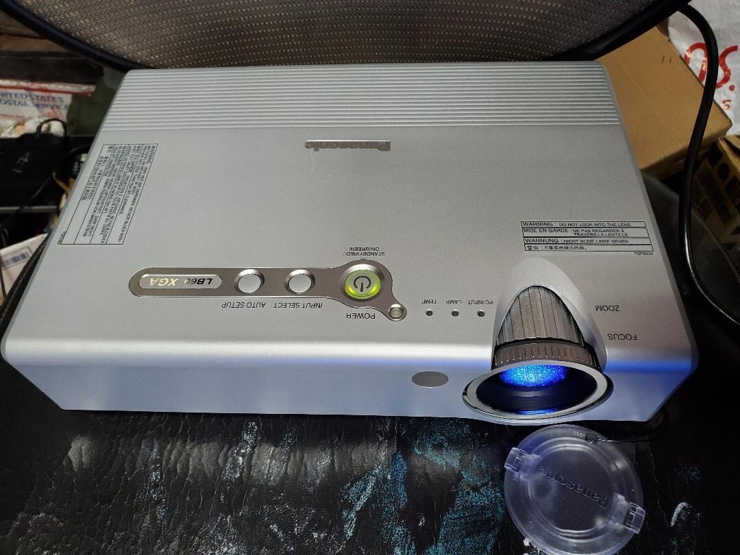Panasonic PT-LB60U XGA LCD 3200 Lumens Projector + CARRYING CASE & REMOTE