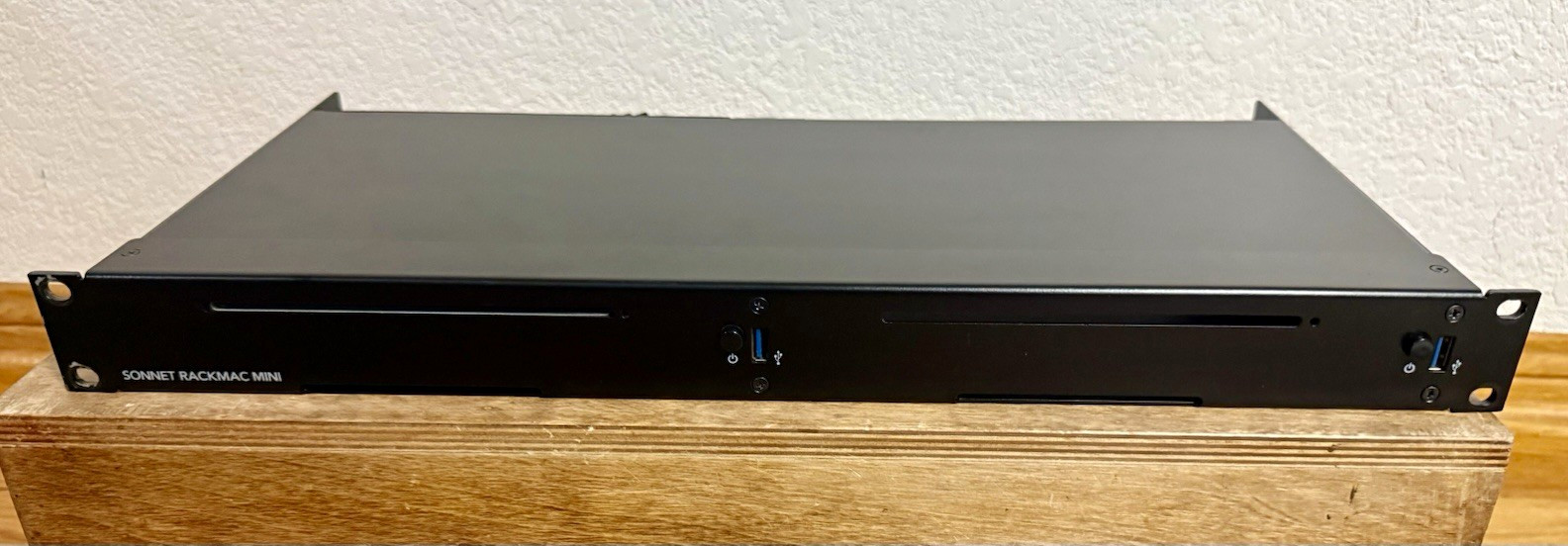 SONNET RackMac Mini 1U 19in Rackmount Enclosure w/ USB Apple SuperDrive Mac Mini
