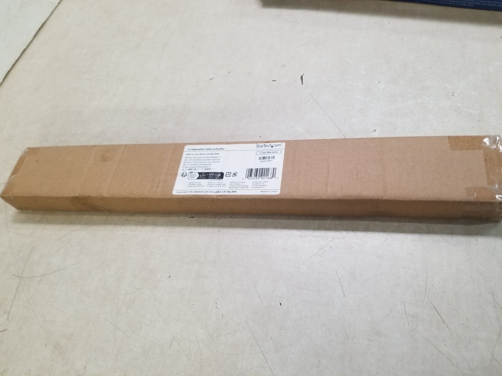 StarTech.com 1U Horizontal Cable Management Bar w/Adjustable Depth, 19"