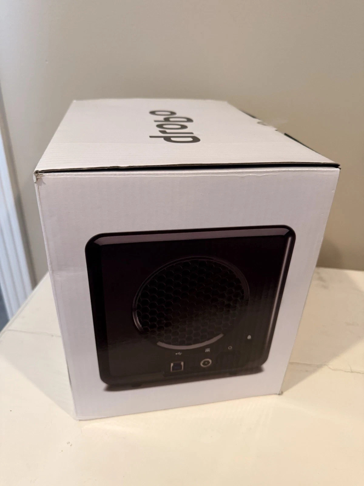 Drobo (3rd Gen) with 4 bays and USB 3.0 (DDR3-A; 922-00001-001)