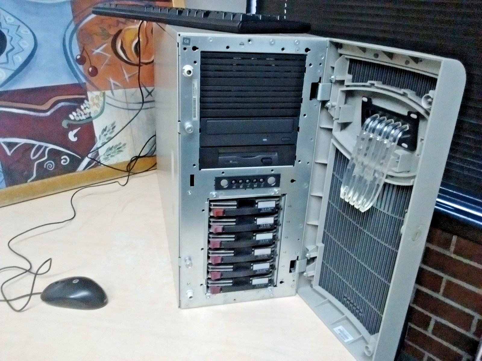 Compaq ML350 G3 2 X Xeon 2.2Ghz/512,2GB,SmartArray 532, SCSI Trays,K&M