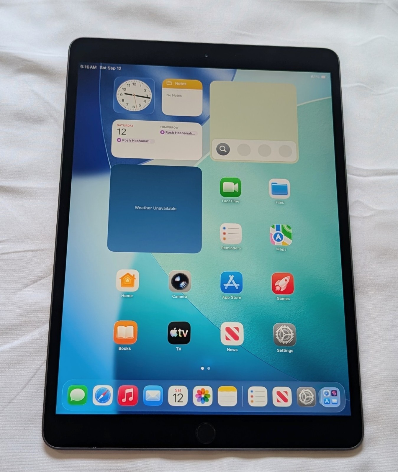 GOOD Condition GRAY APPLE iPad AIR 3 256GB WIFI LOW PRICE