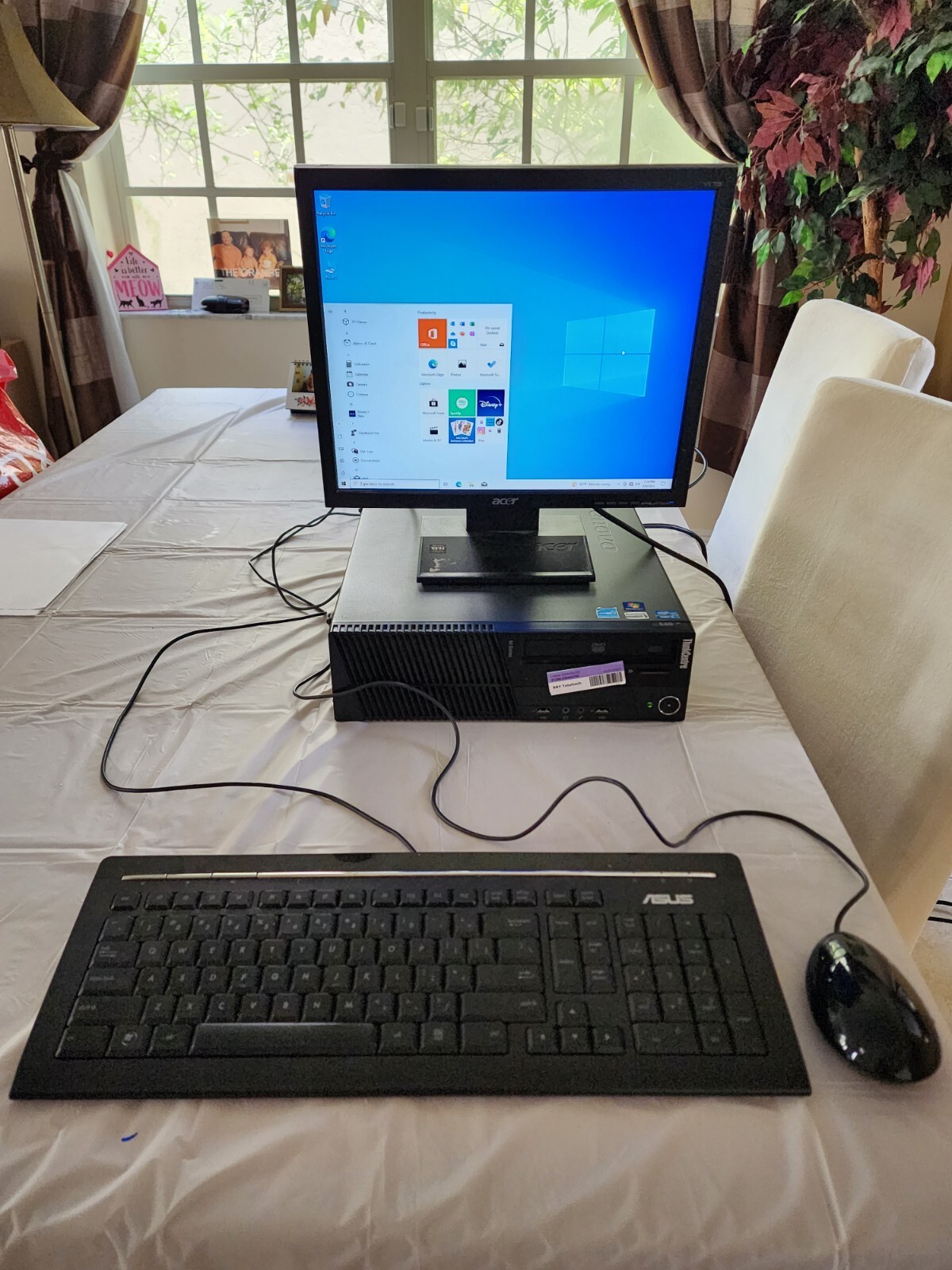 Lenovo Desktop Computer Combo With Monitor, Keyboard And Mouse.