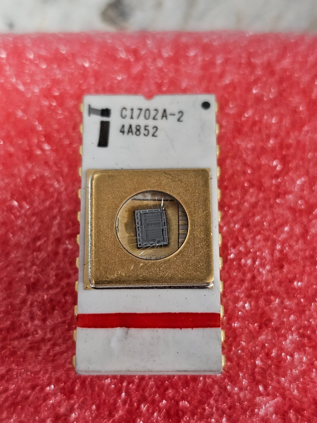 Vintage Retro Clean Mint White Ceramic Intel C1702A-2 EPROM UV EPROM GOLD IC
