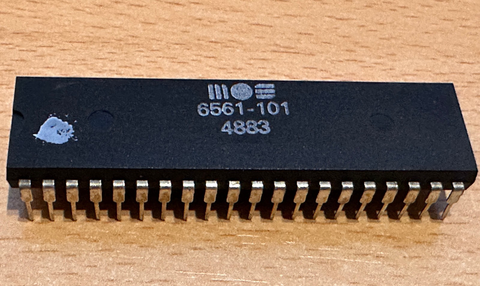 MOS 6561-101 VIC for Commodore VIC-20 / VC-20 / VC-1001 / 48 83