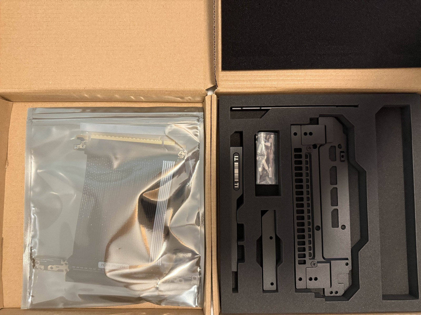 Official Flipped Kit - FormD T1 Travel Kit RTX5080/5090 FE Flip + PCIe 5.0 Riser