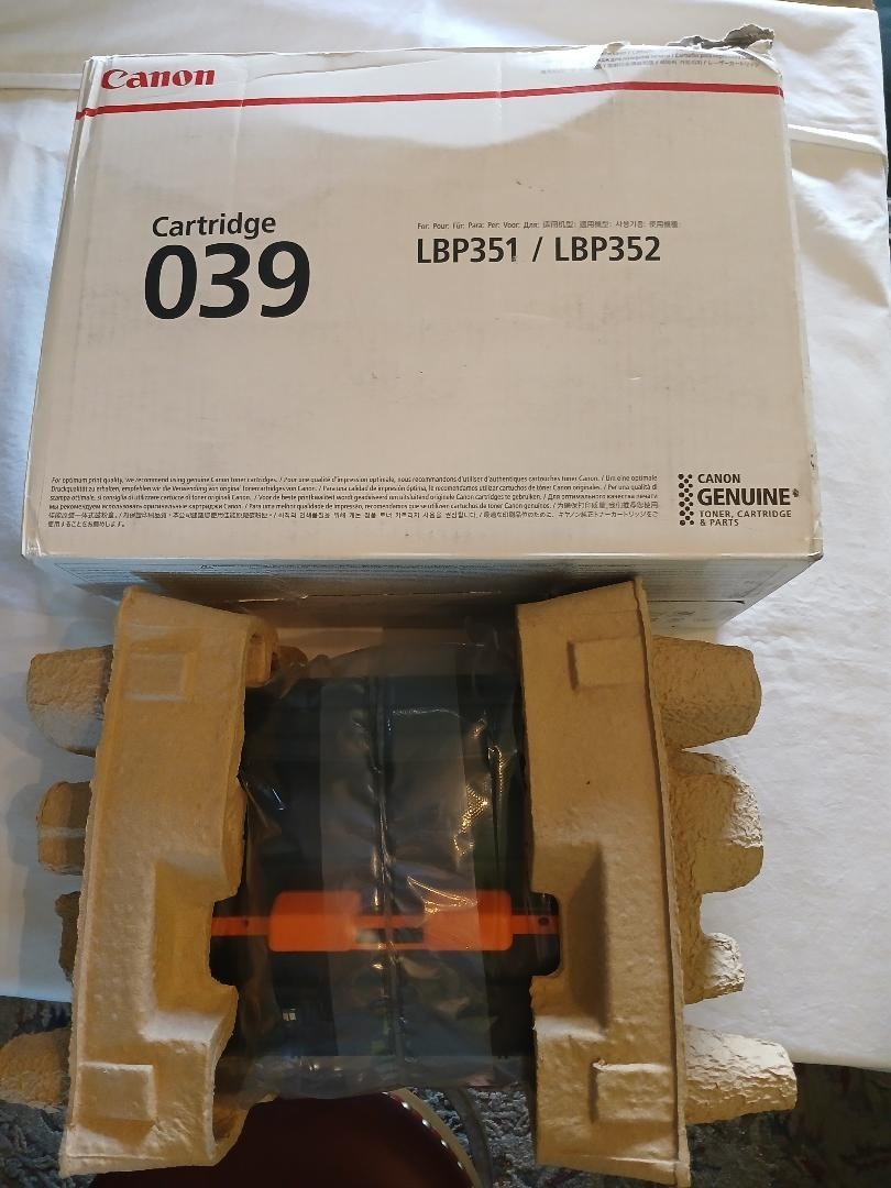 New Genuine Canon 039 ( Not H ) Black Laser Toner LBP351 LBP352 OEM *Open Box