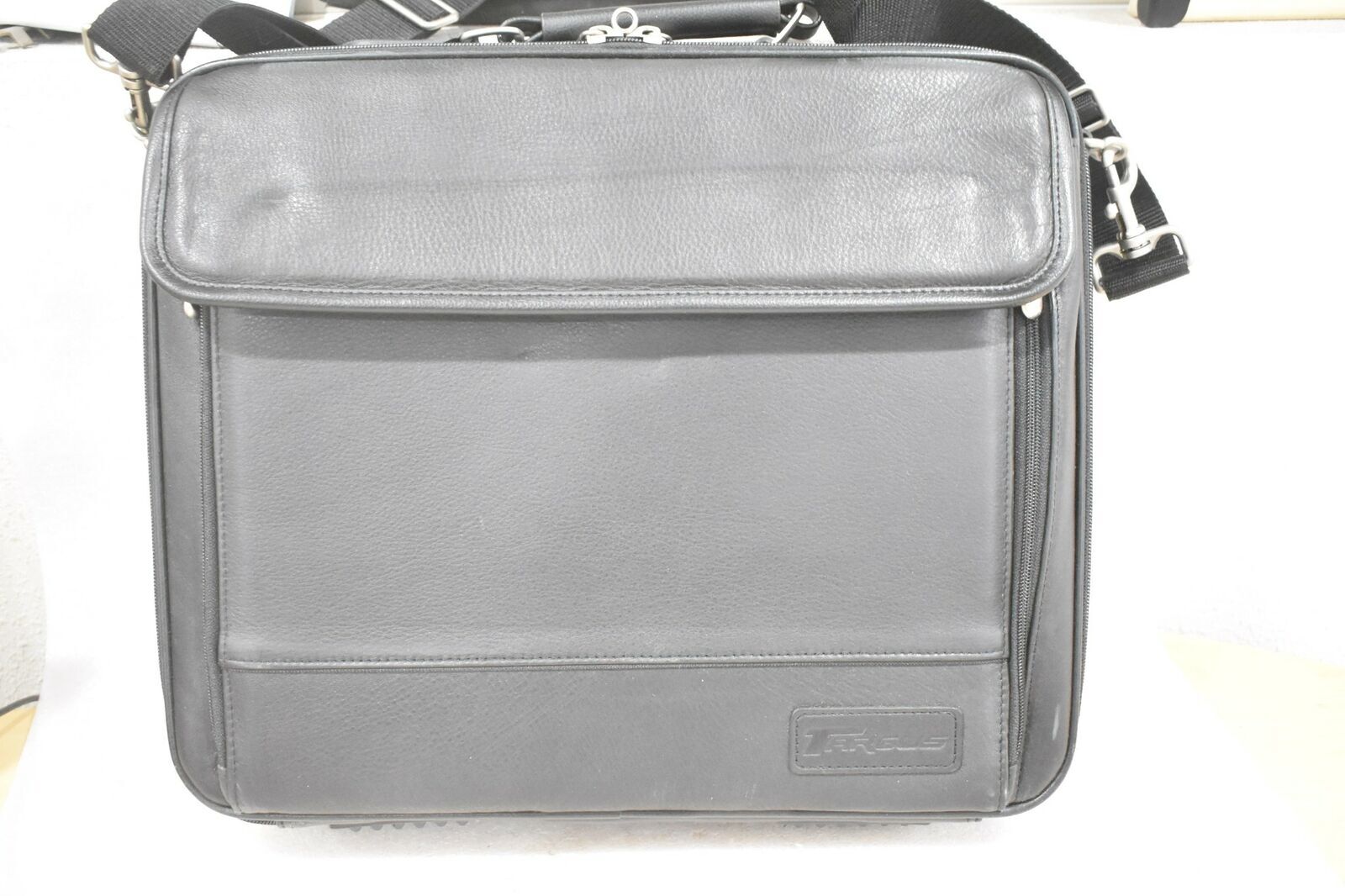 TARGUS CLN5-001 TRADITIONAL LEATHER CASE FOR 15.4" LAPTOPS, BLACK, GENUINE LEATH