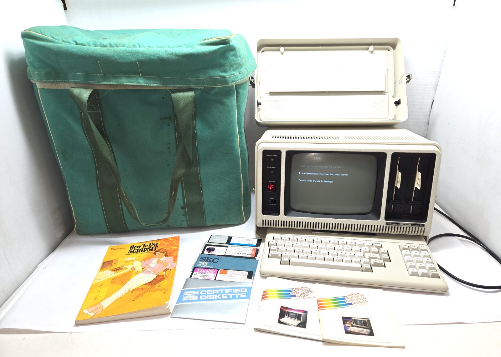 Radio Shack Tandy TRS-80 Model 4P Portable Computer w/Manuals/Softcase  26-1080
