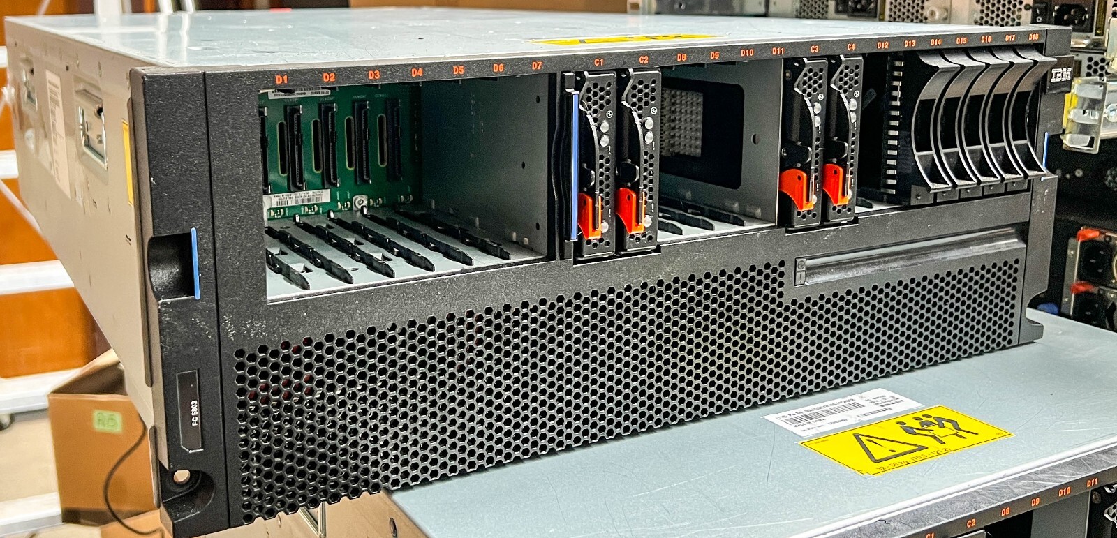 IBM 5802 12x Channel I/O Drawer Expansion for Power7, 10x PCIe, 18x SFF Bays