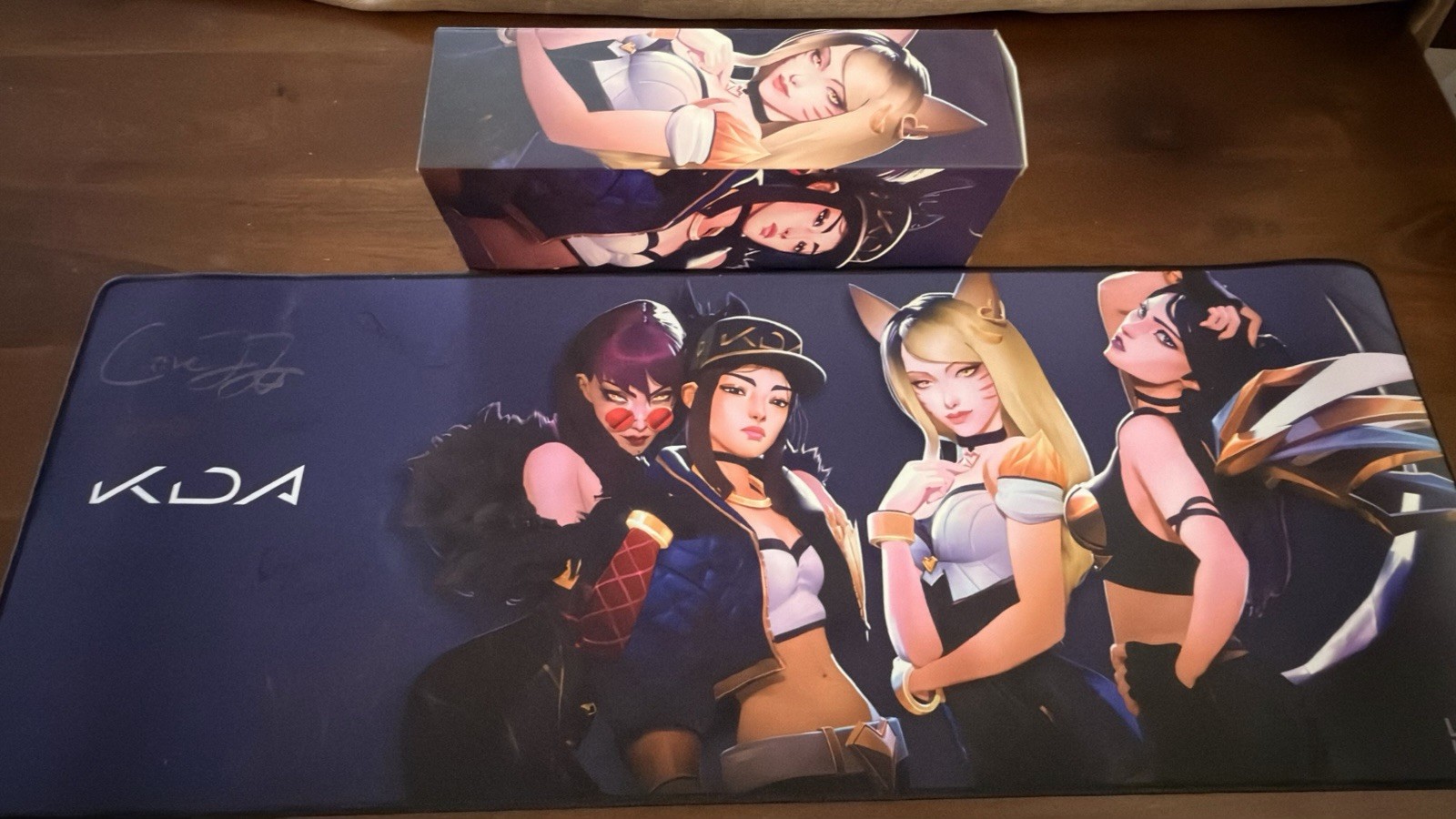**UNUSED AND SIGNED** LEAGUE OF LEGENDS K/DA MUSIC VIDEO MOUSEPAD SIZE XL