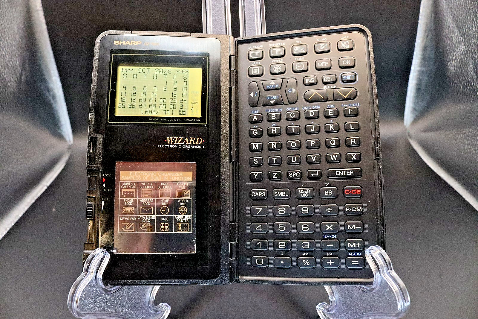 Sharp Wizard OZ-7000 Electronic Organizer PDA, Tested & Working NEW BATTERIES