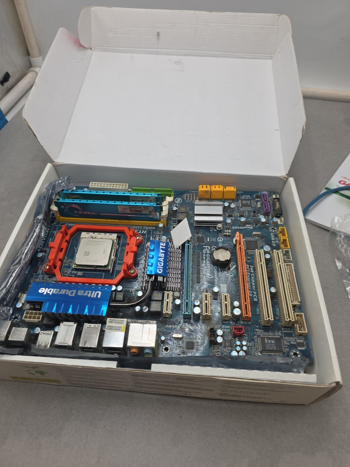 Gigabyte Technology GA-990FXA-UD3, AM3+, AMD Motherboard