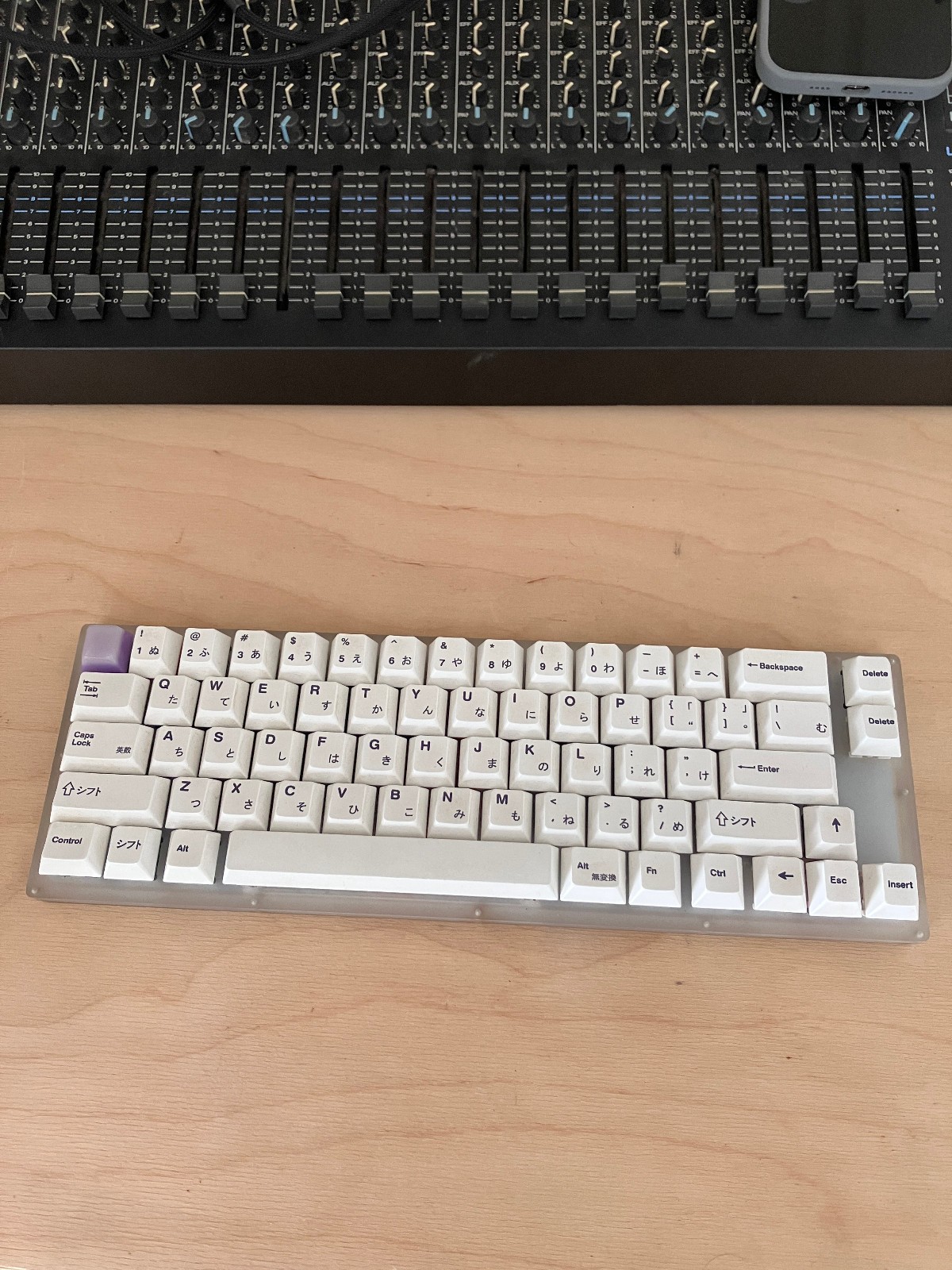custom mechanical keyboard, white key caps, rare esc key, led lights