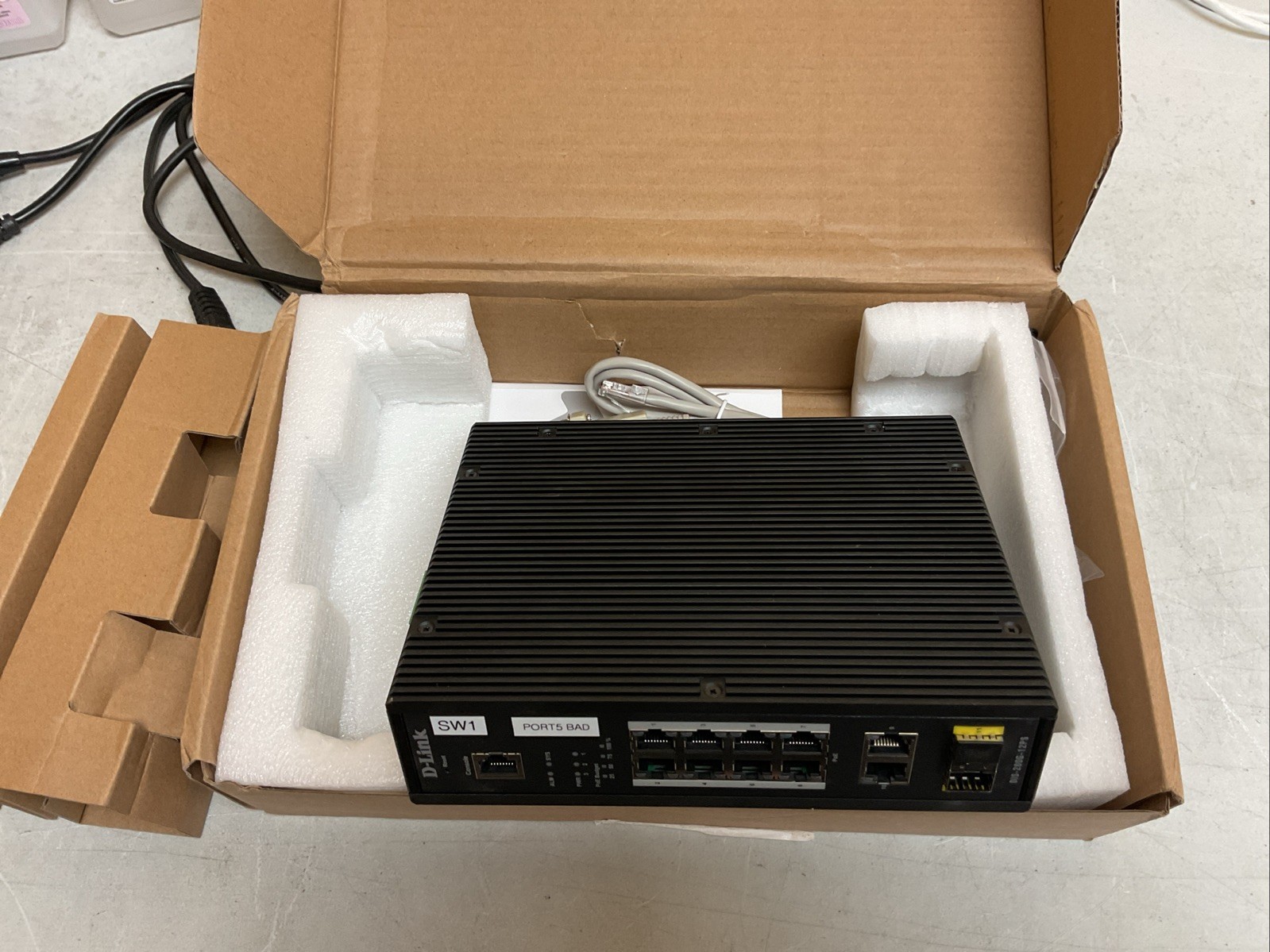 D-Link DIS-200G-12PS 12-Port *See Description