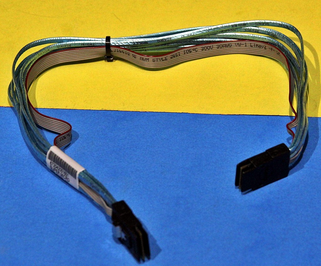CBL-0108L-02 Supermicro SFF-8087 to SFF-8087 MiniSAS 15-inches 39-cm SAS cable