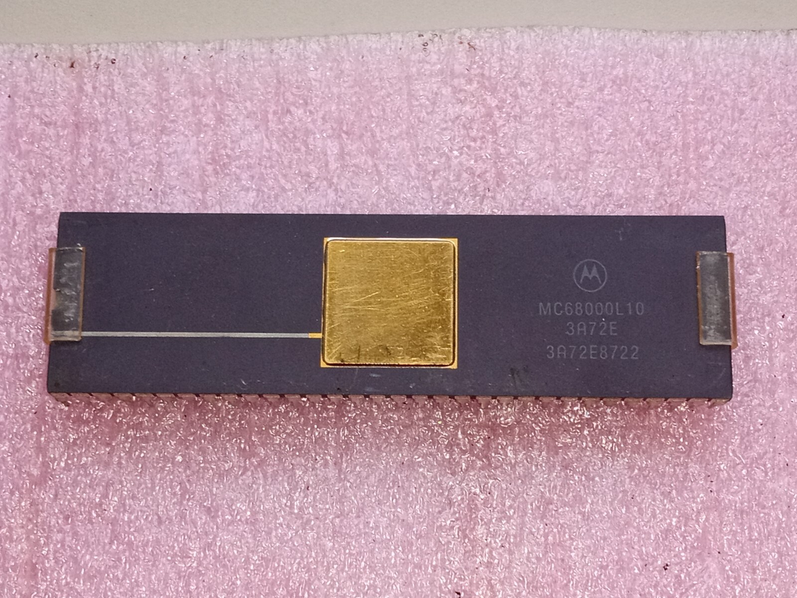 MC68000L10 CPU MOTOROLA VINTAGE 1983/85 64-Pin 16-Bit MC68000L GOLD CERDIP    
