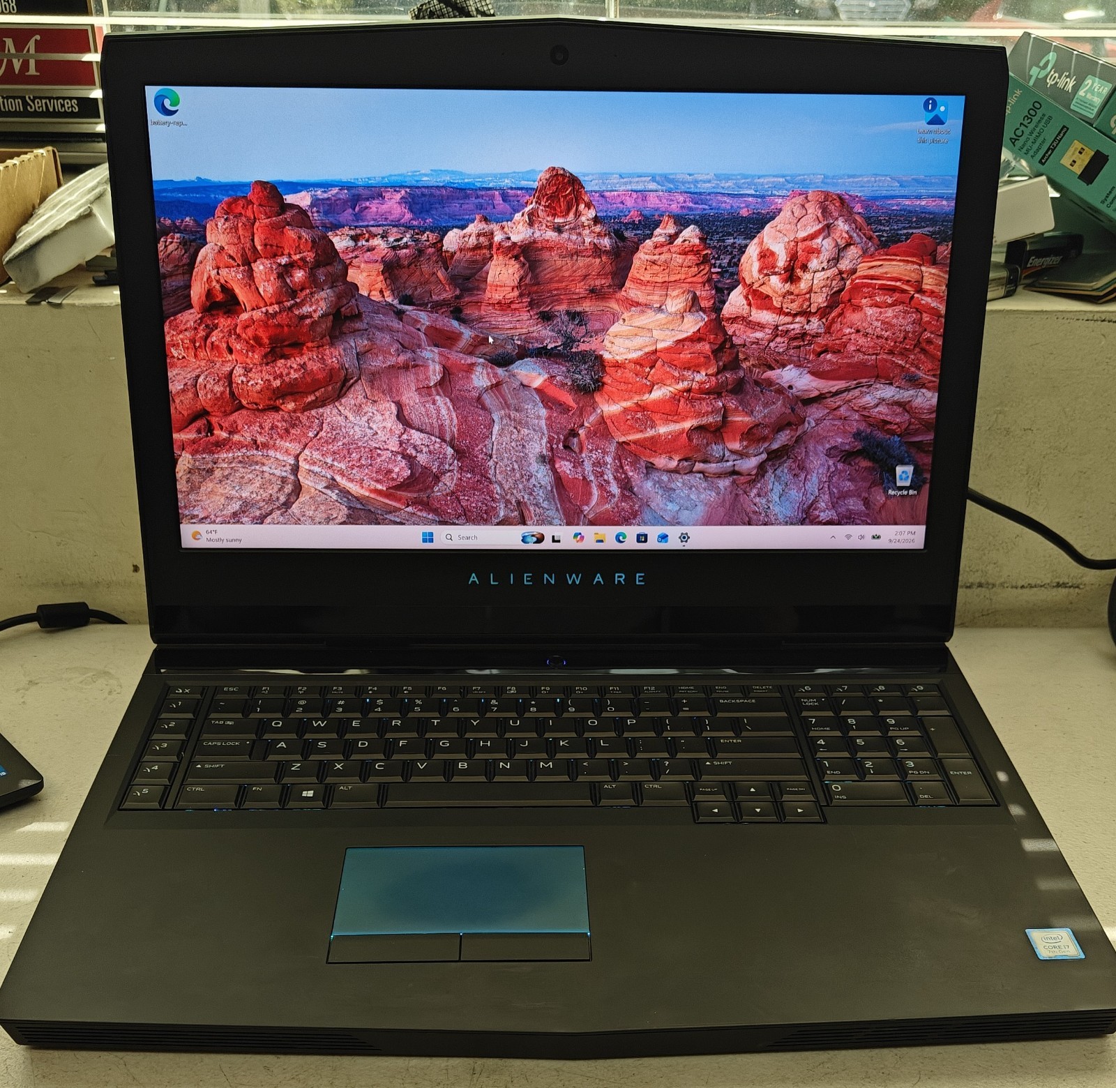Dell Alienware 17 R4 i7-7820HK 2.9GHz, 32GB RAM, 1TB NVMe, GTX1070,4K, Win11Home
