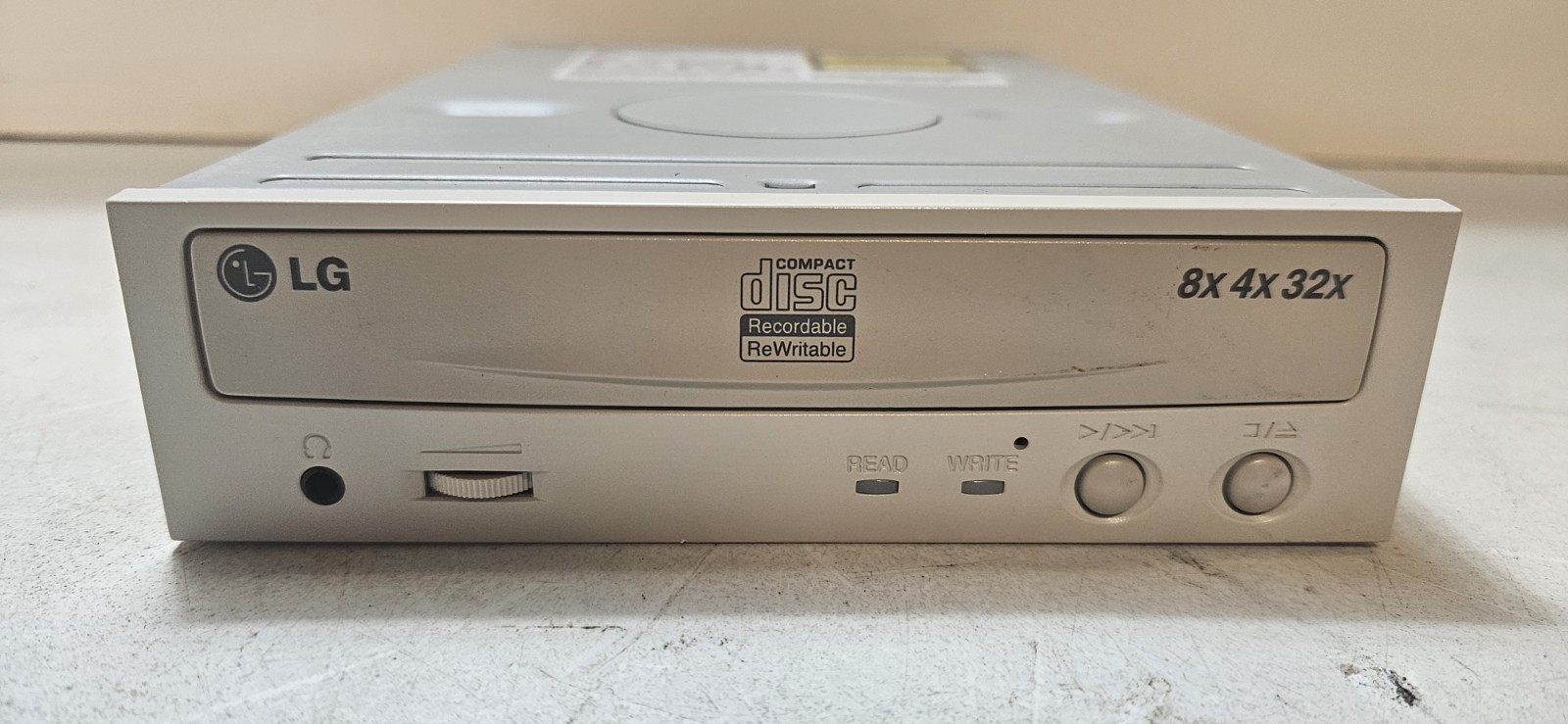 LG CED-8080B CD-R/RW Drive IDE 5.25 Inch Internal Drive Burner