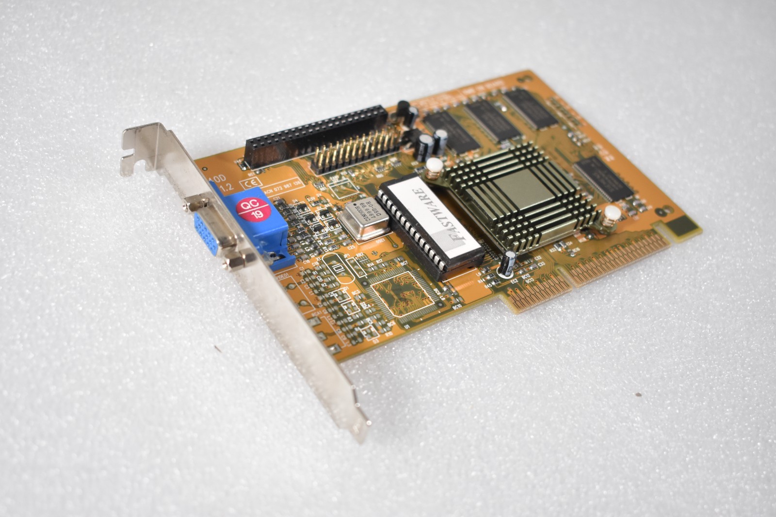 VID134 - Vintage Intel i740 Fastware AG240D AGP 2x 8MB Video Card