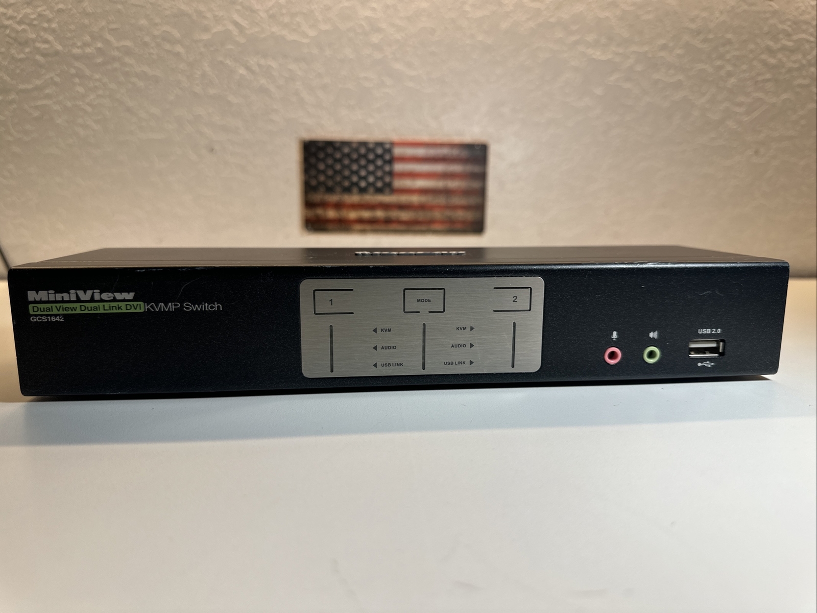IOGEAR Mini View 2-Port DualView Dual-Link DVI KVMP Switch GCS1642 