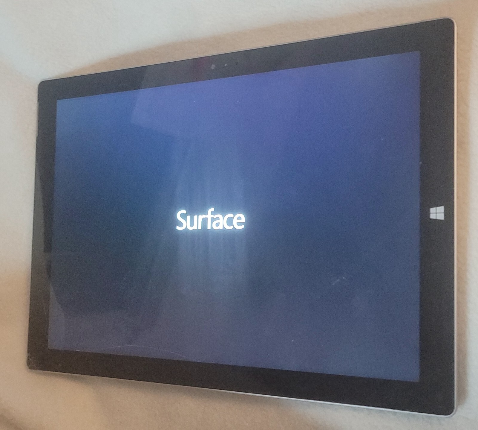 DEFECTIVE Microsoft Tablet Surface pro 3 12.3 i3 4gb 128GB  CRACKED DISPLAY AsIs