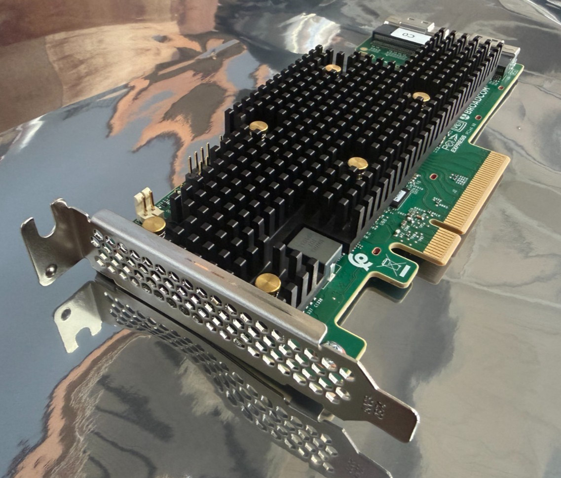 Broadcom / LSI 9600-16i Tri-Mode Storage Host Bus Adapter eHBA