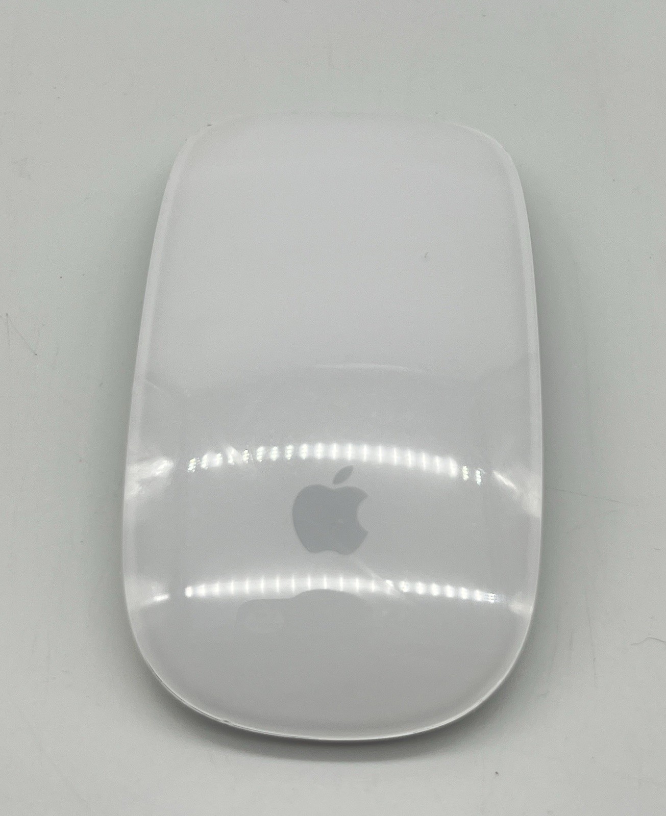 Apple Magic Mouse Model No.:A1296 3Vdc White Optical Bluetooth Wireless