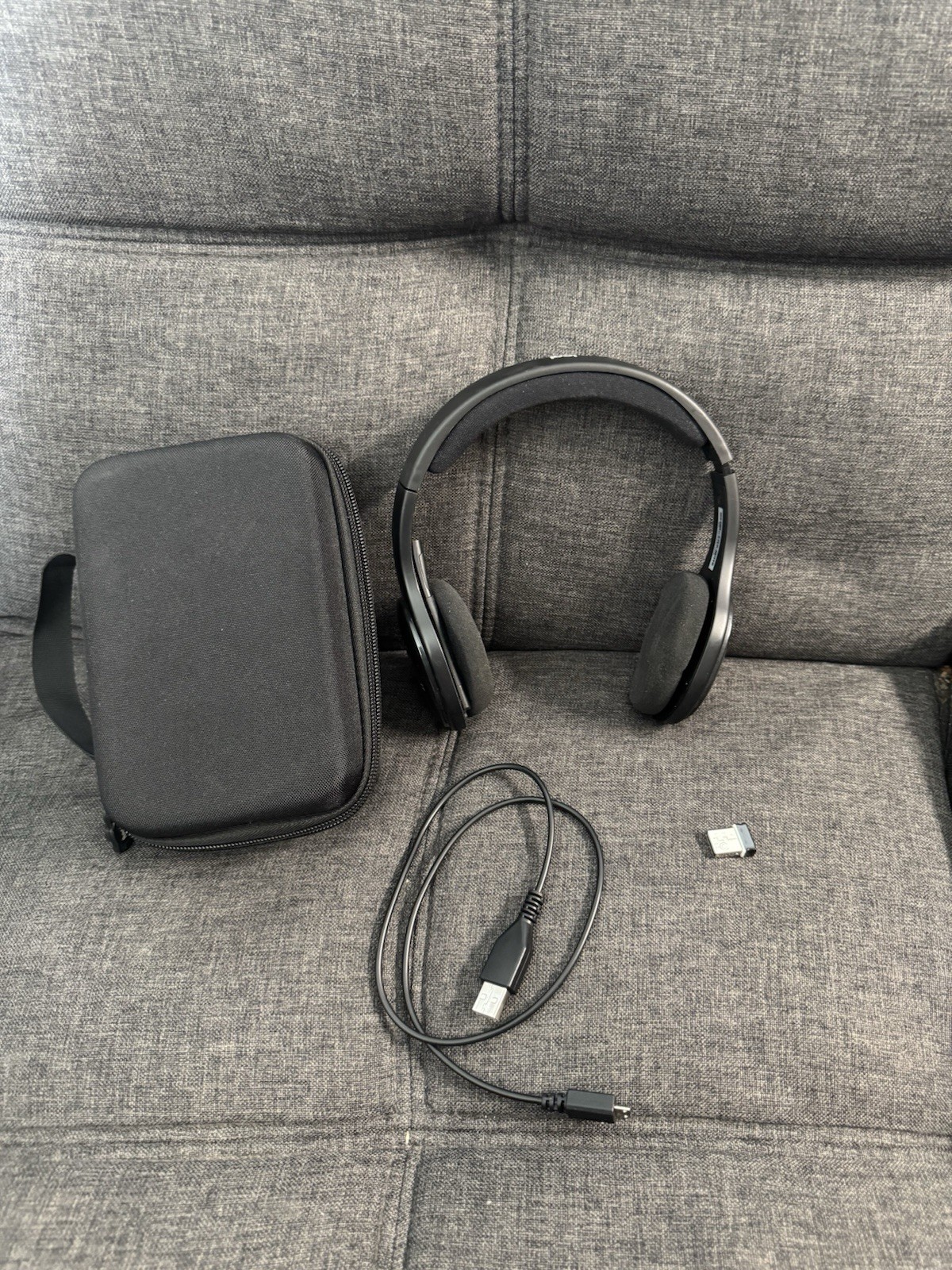 Logitech H800 Wireless Bluetooth Over the Head Headset PC Black with dongle