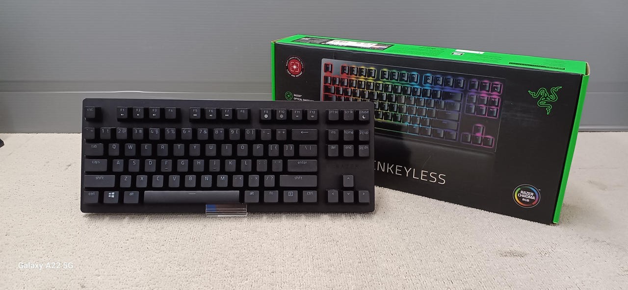 Razer RZ03-0394 Gaming Keyboard Good Condition from Japan w/Accessories
