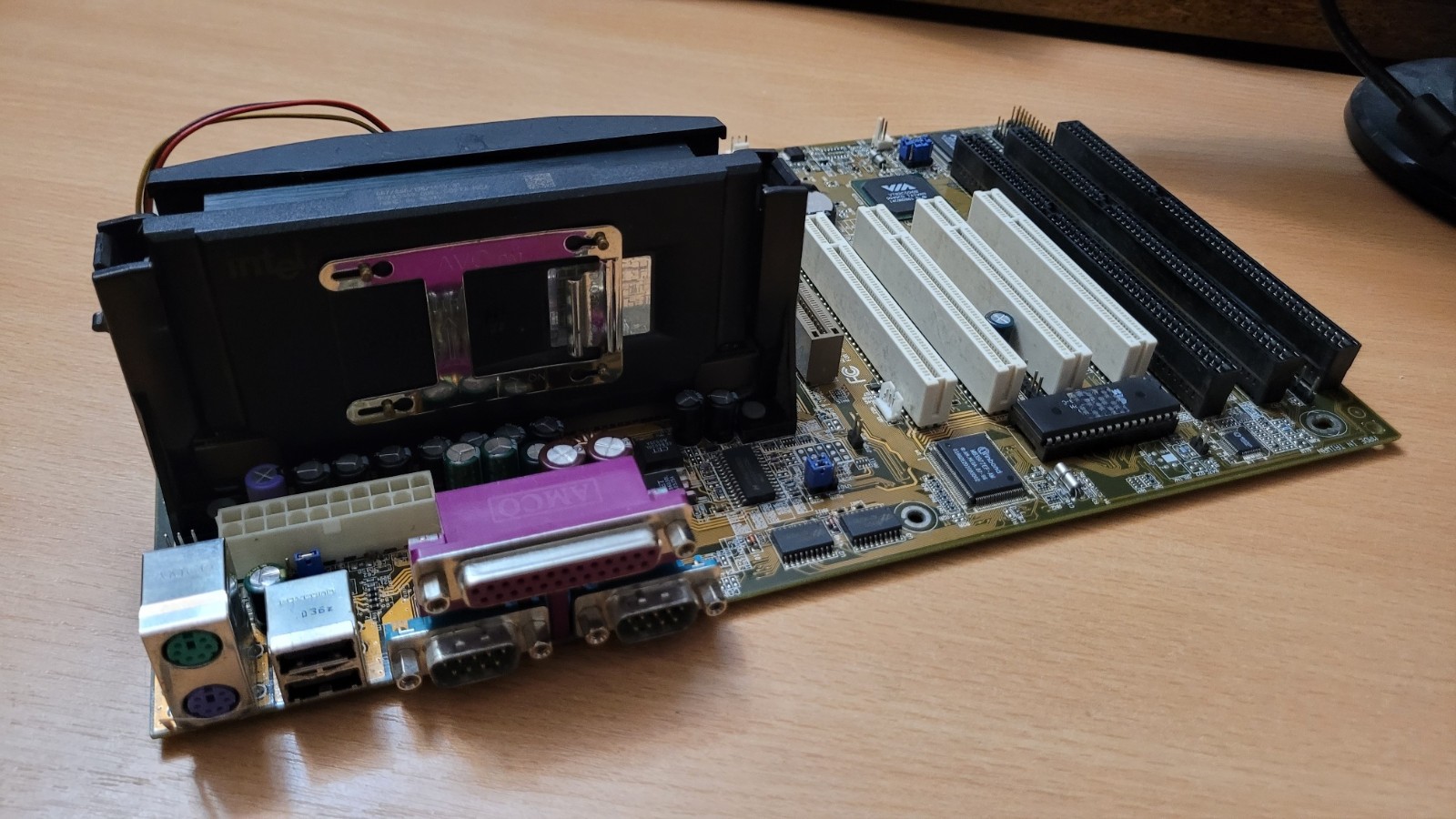 ASUS P3V133, Slot 1, Intel Motherboard ISA ATX + Pentium III 667MHz + 512MB RAM