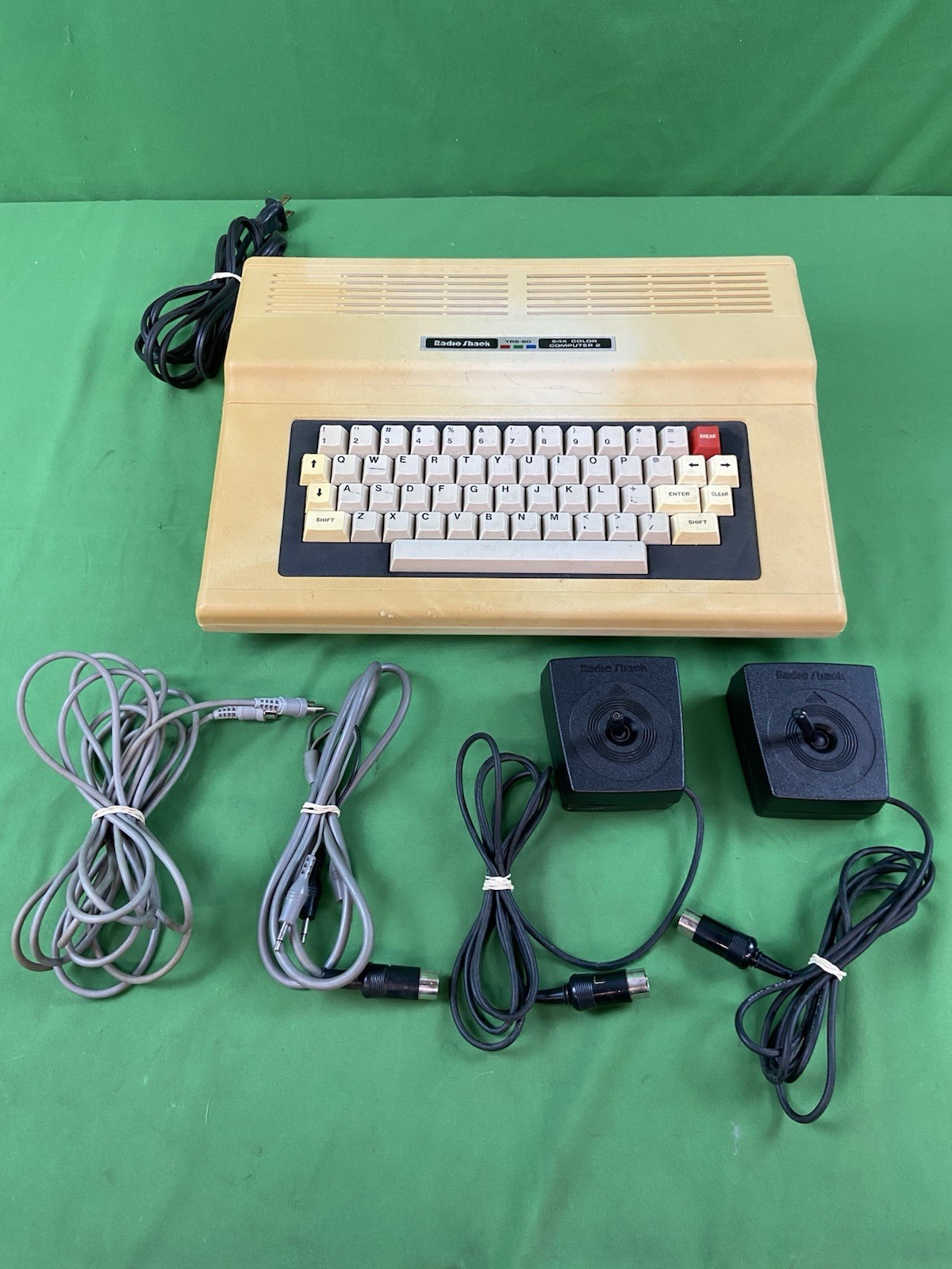 64K Color Computer 2 Model 26-3127 TRS-80 Radio Shack + 2 Joysticks-NO POWER-