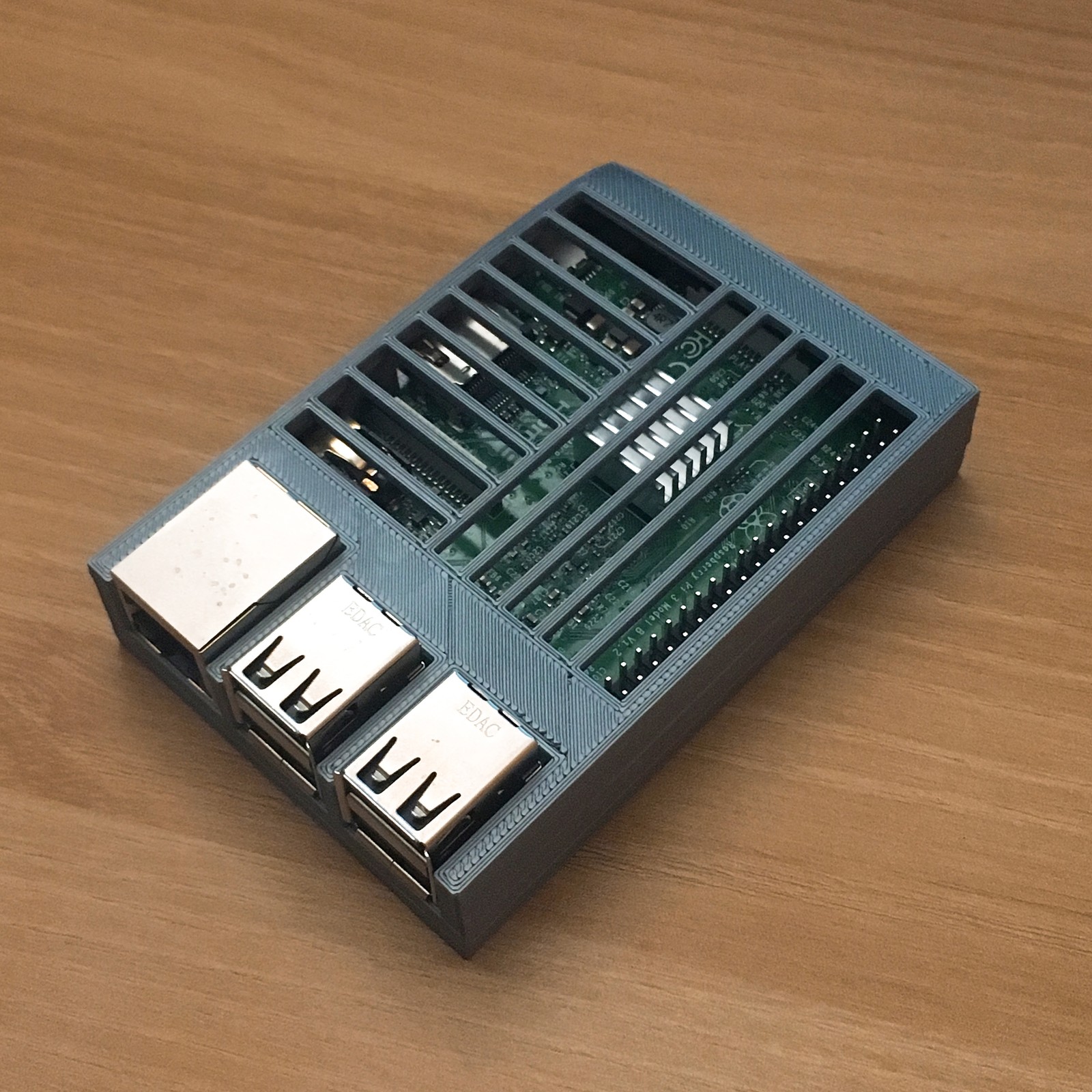 Simple case for Raspberry Pi 3b 3D-Printed