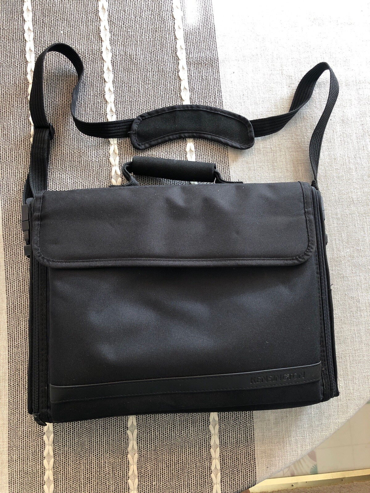 Kensington 15in - Notebook Laptop Bag Black With Strap and Multiple Pockets
