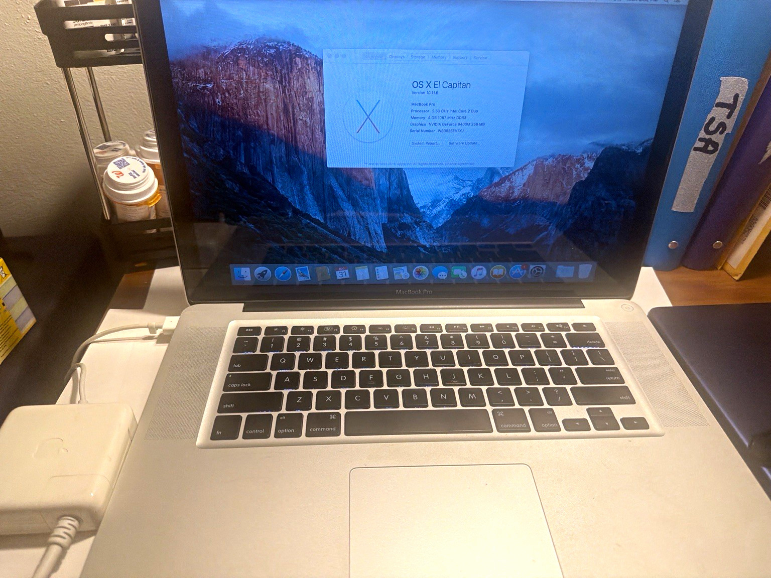 Apple MacBook Pro 15in Silver Core 2 Duo 2.53GHz 4GB 320GB HDD El Cap