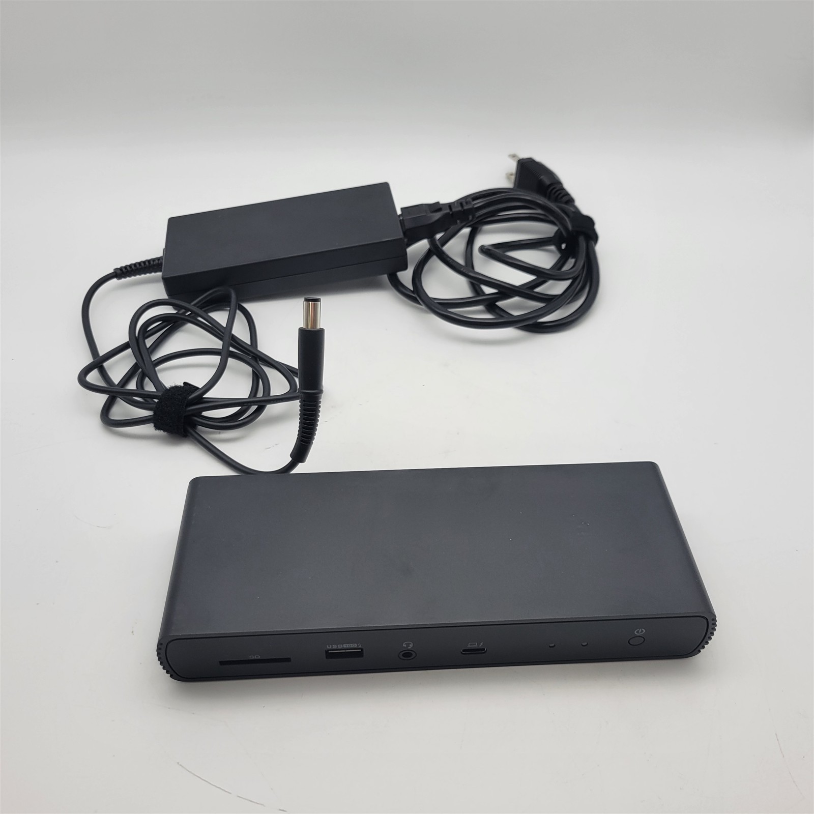 Amazon Basics Thunderbolt4/USB4 Pro Docking Station [DBD1336]