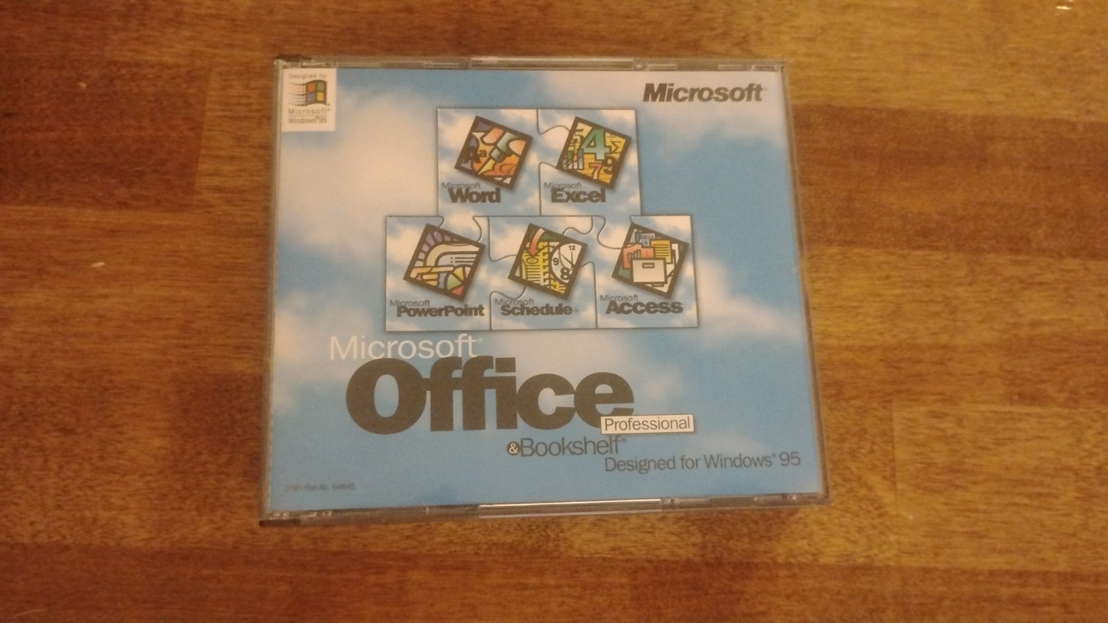 Vintage Microsoft Office Professional V 7.0A & Bookshelf Windows 95  W/ CD Key