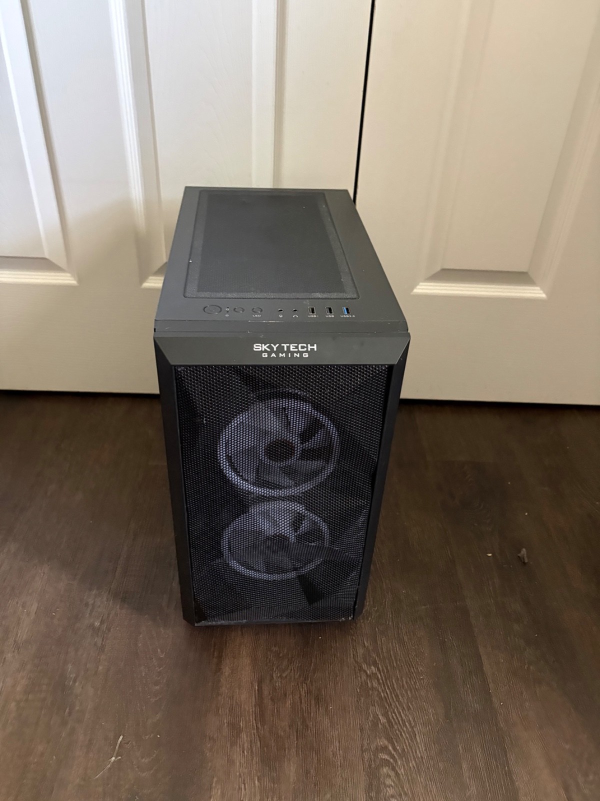 Chronos Skytech Mini Pc 8gb ram, 1660 super, 500 gb storage, intel i5.