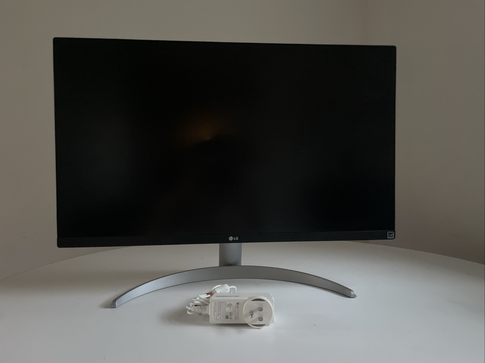 LG 27UP600 27" 4K UHD IPS Monitor (White Back)