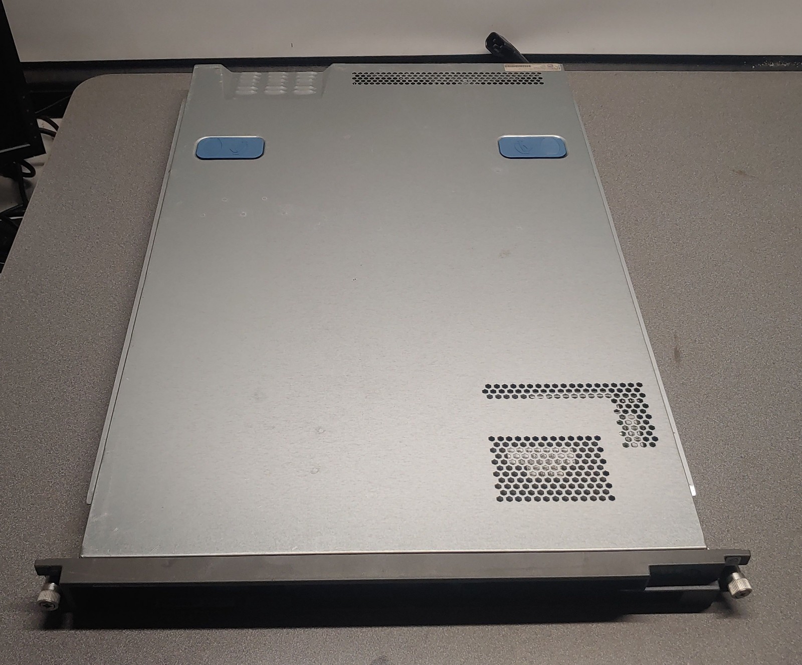 Compaq ProLiant DL360 G2 Pentium III 1.4GHz, 1280MB RAM, x2 18.2 SCSI HDD