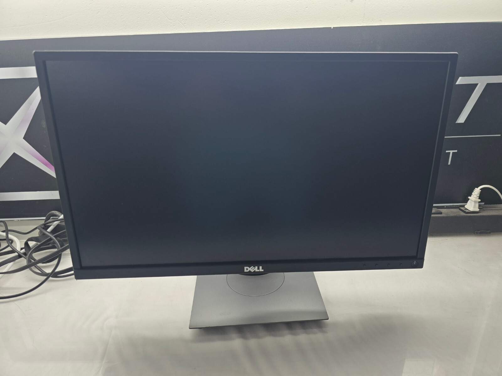 Dell Professional P2217HC 22" LCD Computer Monitor VGA & DisplayPort & HDMI