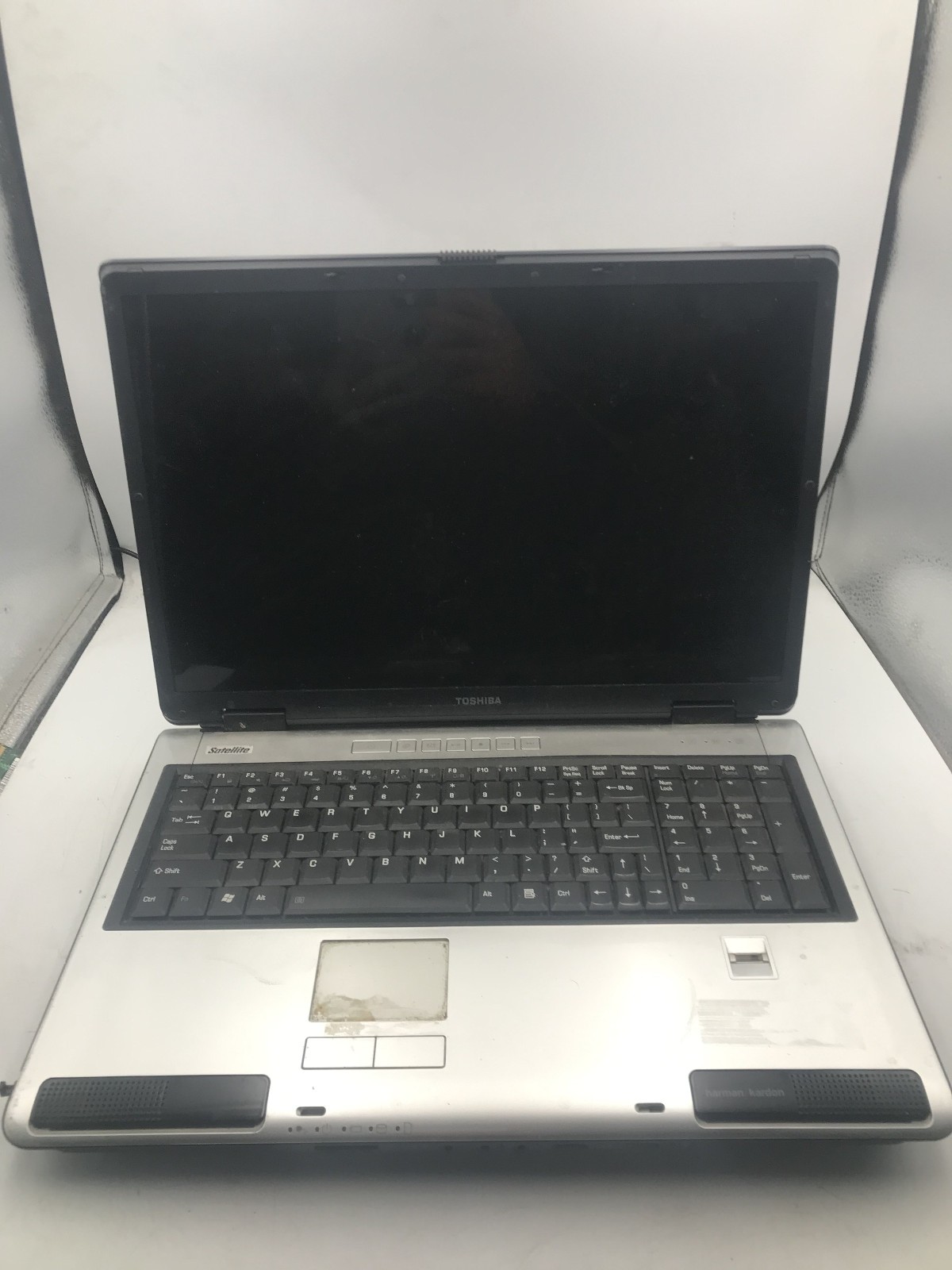 TOSHIBA SATELLIE P105 S6114 - FOR PARTS/REPAIR - INTEL T5200 - NO RAM - READ -BB