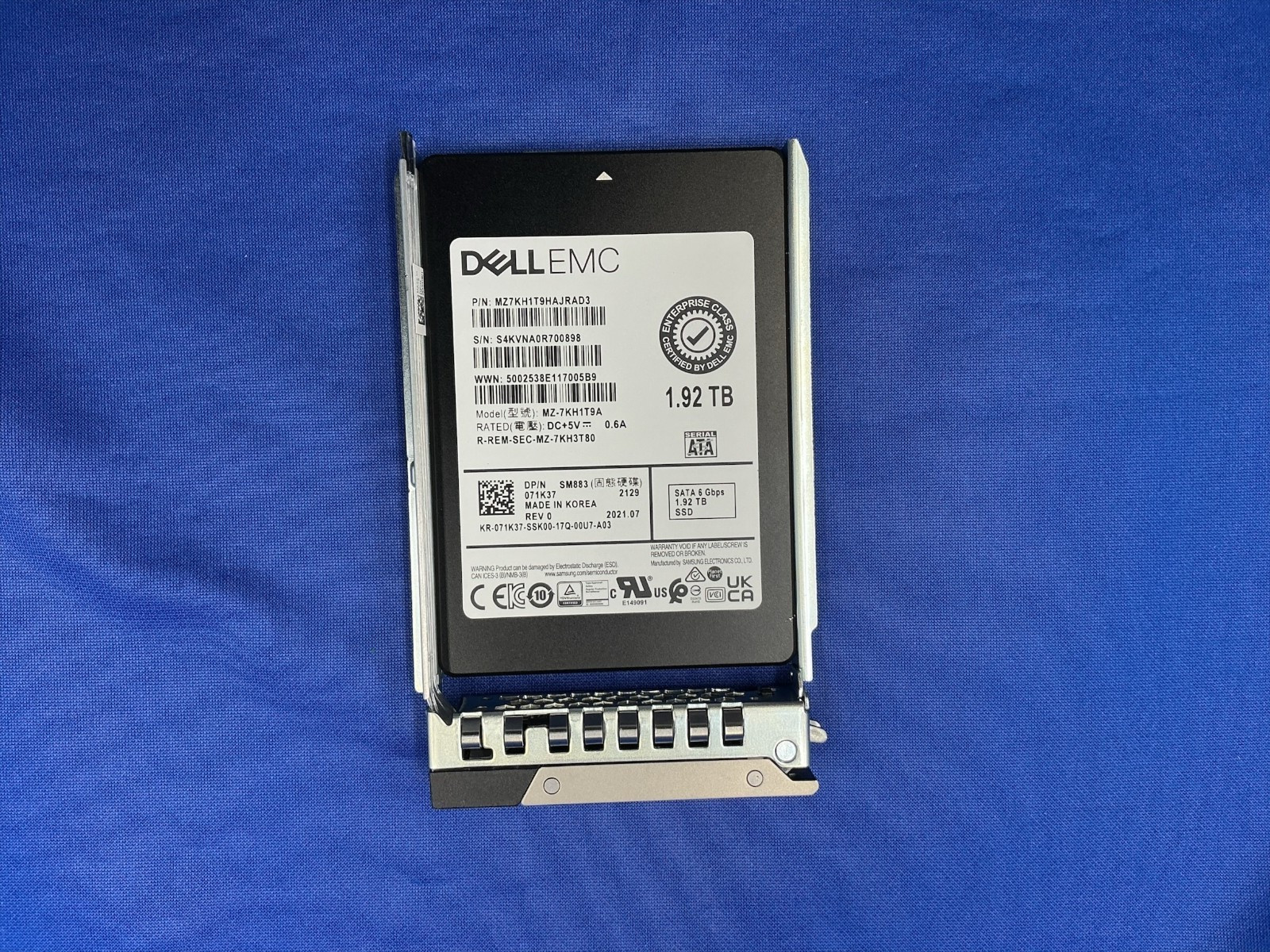 71K37 DELL EMC 1.92TB 6Gbps 2.5in Mixed Use Samsung SM883 SATA SSD MZ-7KH1T9A