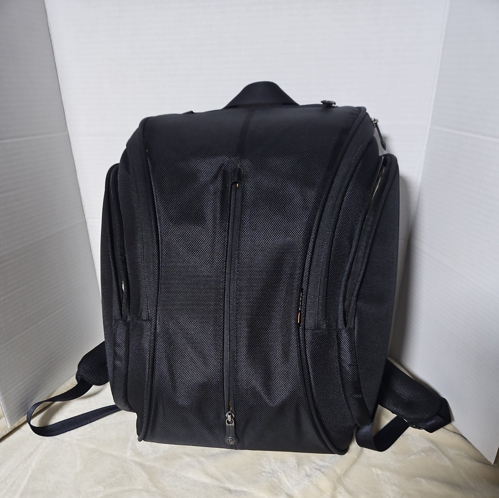 Booq Boa squeeze laptop backpack