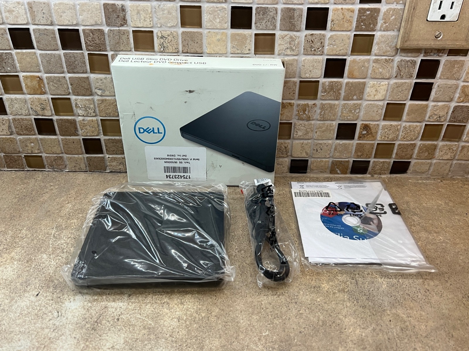 Dell USB Slim DVD +/- RW Drive DW316 Model #GP61NB60