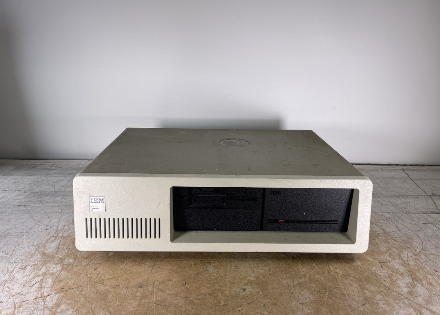 VINTAGE IBM 5160 PERSONAL COMPUTER  - (FOR PARTS)